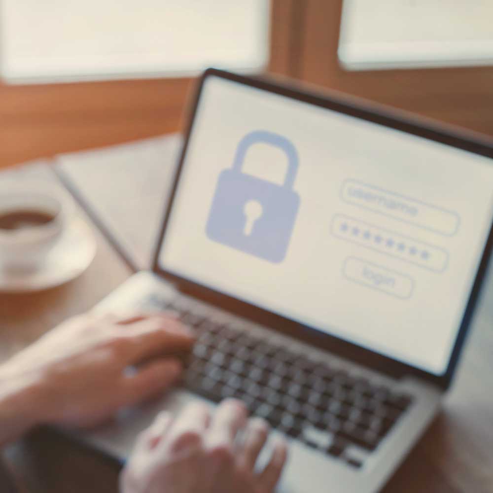 Laptop mit einem Sicherheitsschloss-Icon auf dem Bildschirm