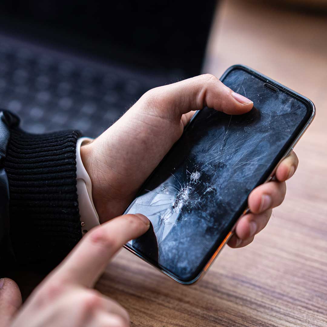 Smartphone mit kaputtem Display